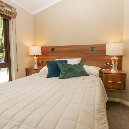 Tree House, Partial Views Holiday home