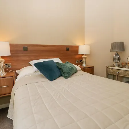 Tree House, Partial Views Windermere