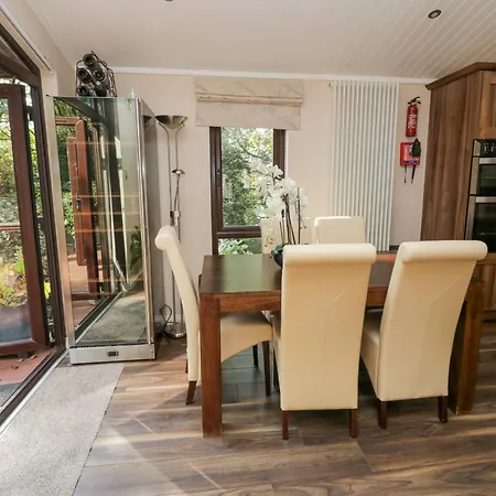 Tree House, Partial Views