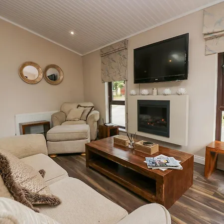 Tree House, Partial Views Holiday home