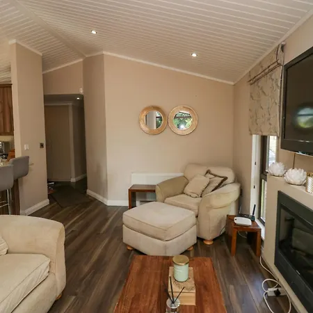 Tree House, Partial Views Dom wakacyjny *