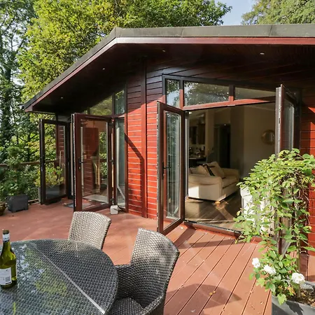 Tree House, Partial Views Pet Friendly * 温德米尔