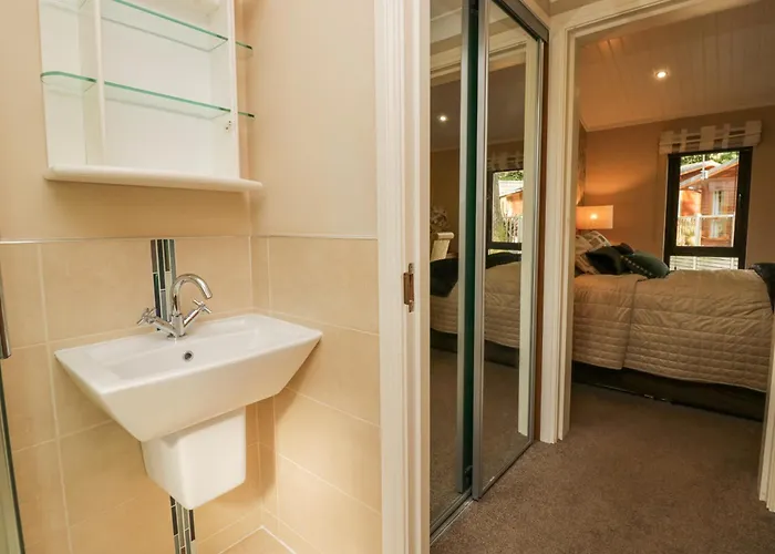 Tree House, Partial Views Semesterbostad