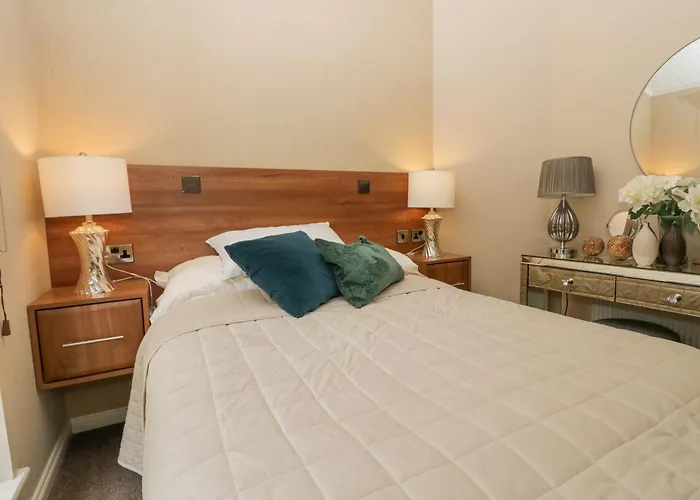 Tree House, Partial Views Windermere