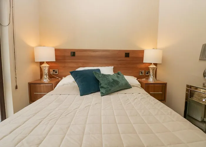 Tree House, Partial Views