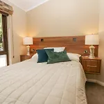 Tree House, Partial Views Pet Friendly Holiday home