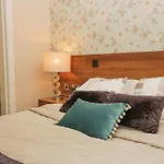 Tree House, Partial Views Pet Friendly Holiday home *
