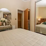 Holiday home Tree House, Partial Views Pet Friendly