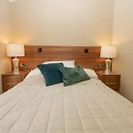 Tree House, Partial Views Pet Friendly