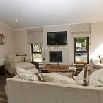 Tree House, Partial Views Pet Friendly * Windermere