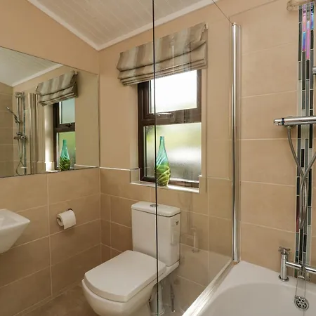 Tree House, Partial Views Pet Friendly Windermere