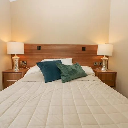 Tree House, Partial Views